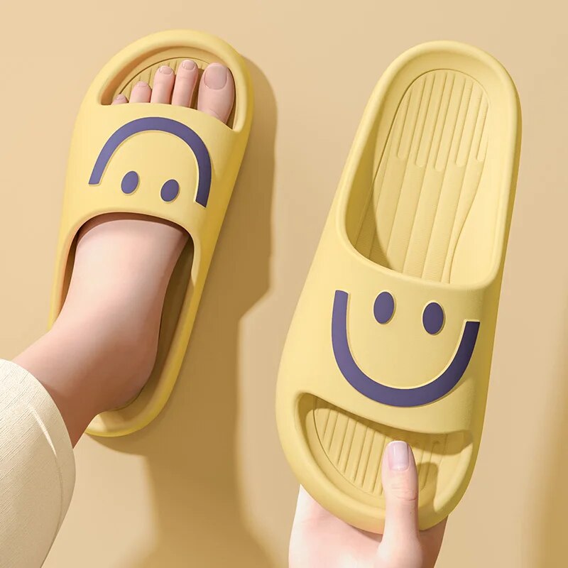 Mule Slip On - نعال سحابية بوجه مبتسم للنساء والرجال،