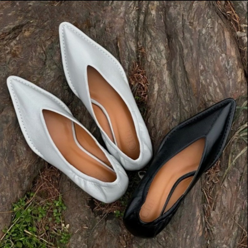 Mule Slip On - حذاء فردي جديد بمقدمة مدببة لعام