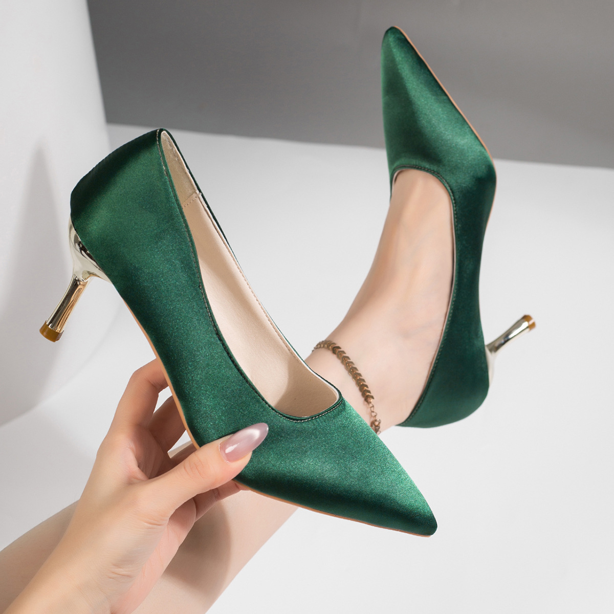 Court Heel Pointed - حذاء نسائي أنيق بكعب عالٍ مدبب