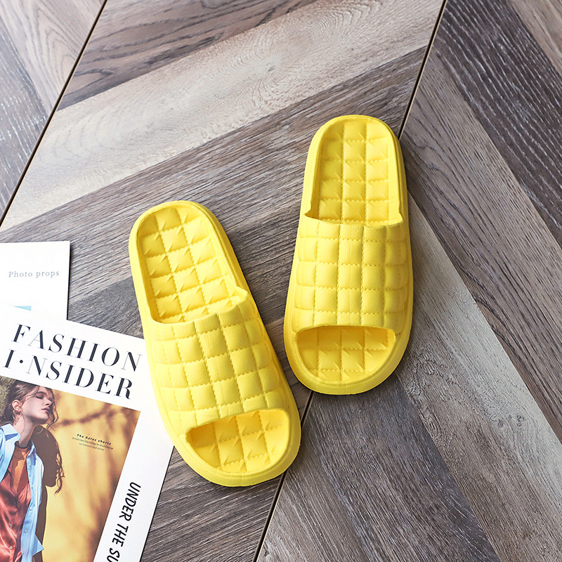 شباشب حمام منزلية صيفية 2026 ل - مراجعة Mule Slip On وسعره