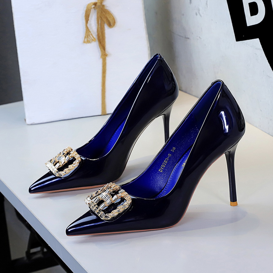 أحذية نسائية أنيقة ذات كعب عال - مراجعة Court Heel Pointed وسعره