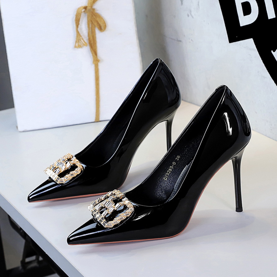 أحذية نسائية أنيقة ذات كعب عال - مراجعة Court Heel Pointed وسعره