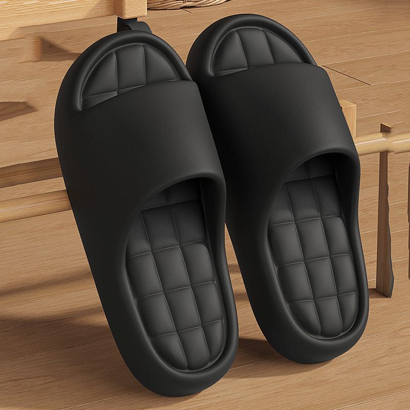 شباشب منزلية خفيفة الوزن من ما - مراجعة Mule Slip On وسعره