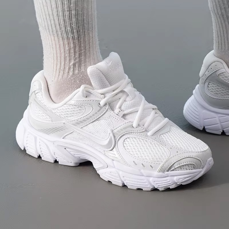 نايكي W NIKE V5 RNR HQ7901-101 - مراجعة Women Shoes Running Nike وسعره