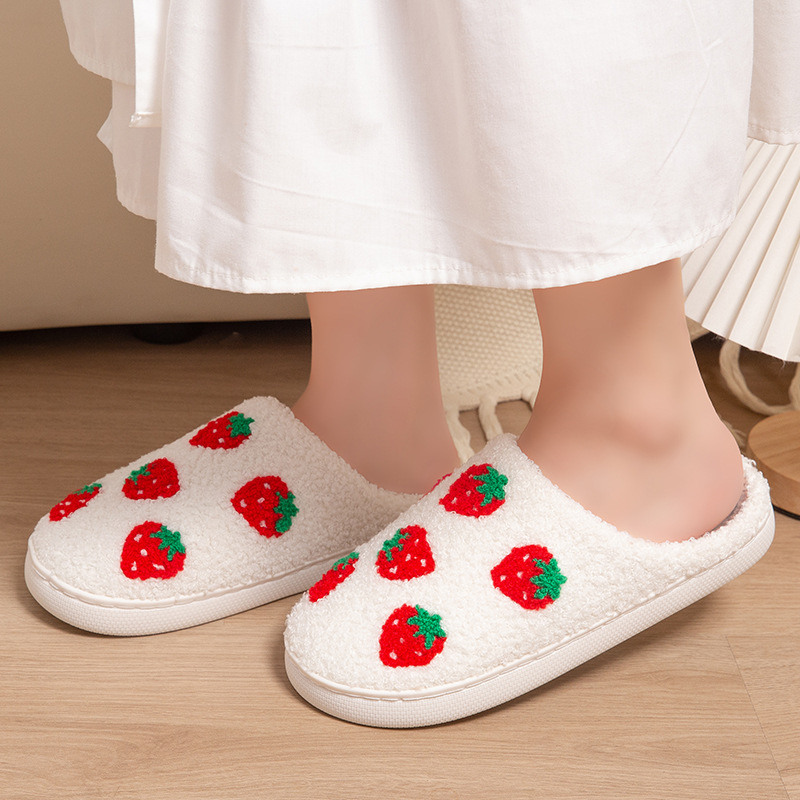 شباشب نسائية بتصميم الفراولة،  - مراجعة Mule Slip On وسعره