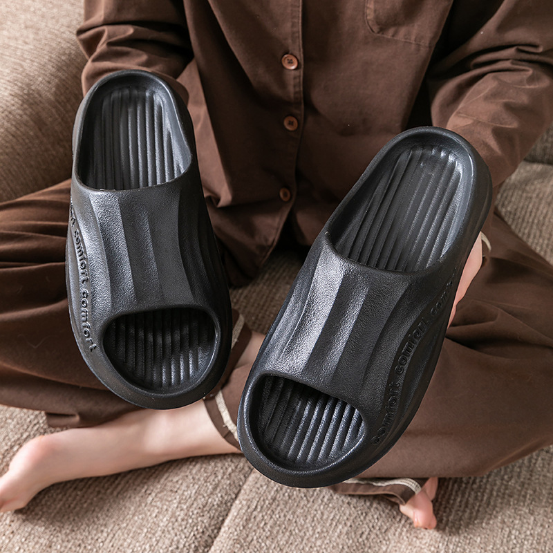 شباشب صيفية للنساء والرجال من  - مراجعة Mule Slip On وسعره